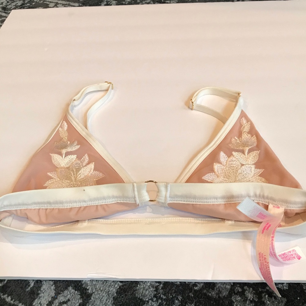Victoria’s Secret Bra - Picture 3 of 8